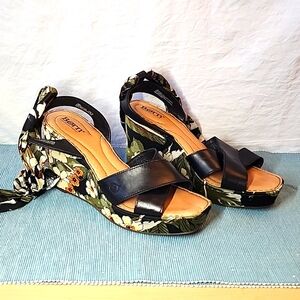 Born tie up leather wedges